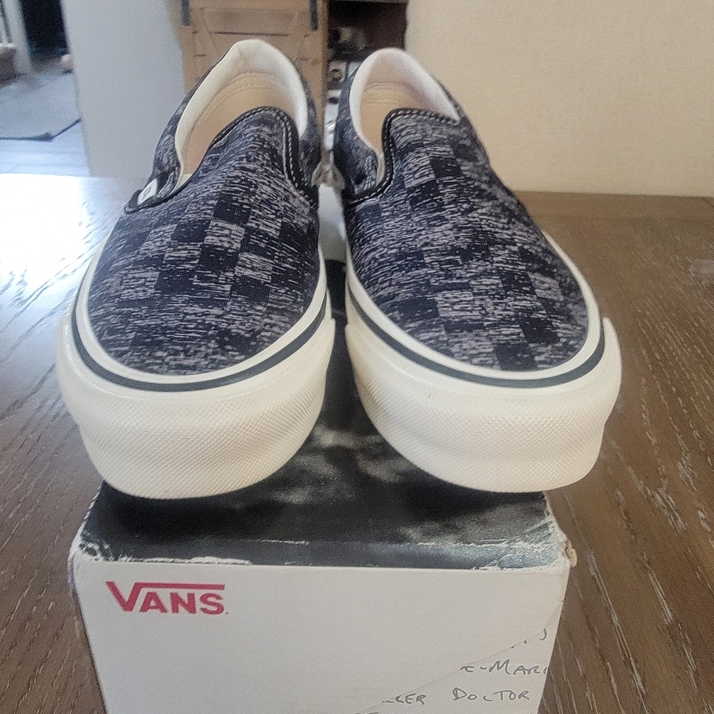 Vans OG Classic slip ons. New in box.Size: 8.5 men/ 10 women.Color: black, white - Picture 2 of 11